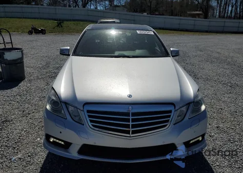 2011 Mercedes-Benz E 550 4Matic z USA, uszkodzony, nr VIN WDDHF9AB6BA507705